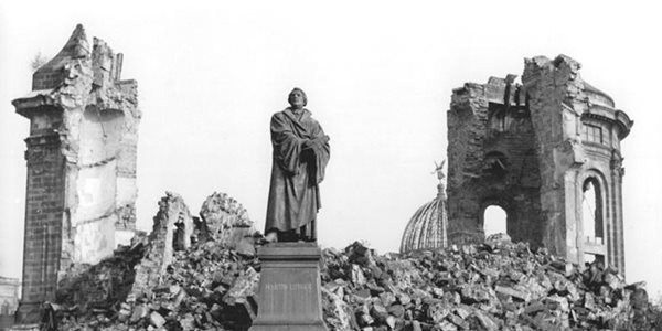 a statue of Martin Luther