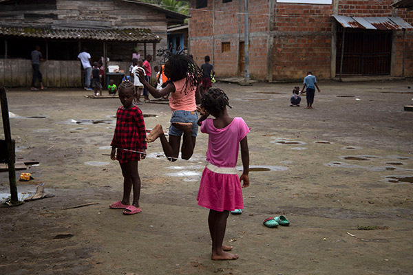 Kids skip rope in the center of the community