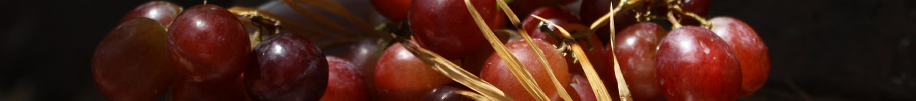 red grapes in a bowl