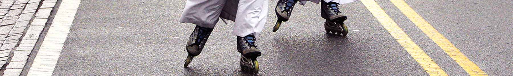 Photo of two nuns rollerblading in Manhattan